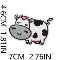 Dettaglio di una toppa ricamata a forma di mucca con misure di altezza e larghezza - Stile 14 (7x4.6cm)