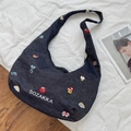 Borsa a tracolla in denim blu scuro con ricami a cartoni animati e logo SOZAKKA - Illustrazione Carina (Blu Scuro)