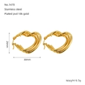 Detailweergave van gouden hartoorbellen met 18K PVD-coating en maataanduidingen - Meerlaagse Golvende Hartring (ZE1470G) / Goud