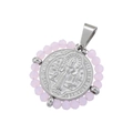Dettaglio della medaglia di San Benedetto con perle rosa e rilievo in argento - Argento Platino e Cristallo Rosa Chiaro