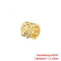 Nahaufnahme einer goldenen Hohlzylinderperle mit weißen Zirkonsteinen, 6mm x 7mm - VZ391 Gold Kleeblatt / 6x7mm