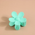 Détail de la pince à cheveux fleur vert menthe mate avec dents de préhension robustes - Vert émeraude
