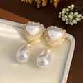 Orecchini a cuore dorati con perle a goccia e dettagli in zircone scintillante - E6543-Perno per orecchini in argento sterling 925 / Oro