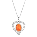 Collier vintage en argent avec pendentif cœur et opale orange ovale sur fond blanc - Orange