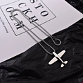 Collana con ciondolo aereo in argento su elegante tessuto nero e sfondo carta - Aereo / 60CM