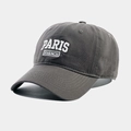 Gros plan sur la casquette de baseball en coton gris foncé avec broderie 3D blanche - Gris