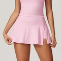 Gonna sportiva rosa linea A a vita alta con spacco laterale e pantaloncini per il tennis - rosa ciliegia