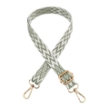 Dettaglio tracolla regolabile intrecciata verde e beige con ganci in metallo dorato - Fibbia Oro / Verde matcha