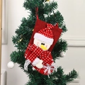 Roter Weihnachtsstrumpf aus Leinen mit 3D-Schneemann-Motiv am Weihnachtsbaum - Schneemann