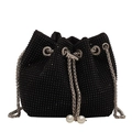 Elegante borsa a secchiello nera con strass scintillanti, catena e accenti di perle - Nero