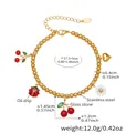 Detail van kralenarmband met kers-, madeliefje- en lieveheersbeestjesbedels in 18k goud verguld - Goud / 17.5+5CM