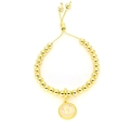 Détail du bracelet à perles plaqué or 18k réglable avec charm lettre D en émail rose - Lettre D