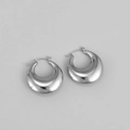 Boucles d'oreilles créoles évidées en argent poli au design croissant minimaliste - Argent
