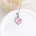 Makroansicht Herzanhänger mit rosa Edelstein und Diamantkranz an Silberkette - Nur Anhänger (Ohne Kette) / Rosa
