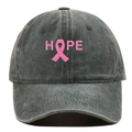 Detail der rosa Hope-Stickerei und Schleife auf der gewaschenen dunkelgrauen Baumwollkappe - Einheitsgröße / Armeegrün