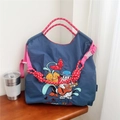 Sac fourre-tout bleu foncé en nylon avec broderie chat et bandoulière rose réglable - Grand Sans Sangle / Lapin Guitare Bleu Marine