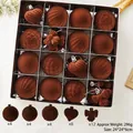 Set di 32 ornamenti natalizi floccati color caramello in confezione regalo color argento - 32pz In Scatola / Marrone