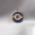 Goldener Evil-Eye-Anhänger mit blauem Emaille und Strasssteinen auf Silverseide - 1 Stück / Blau