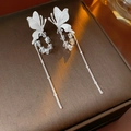 Boucles d'oreilles papillon en argent avec glands en cristal et franges de chaîne - Argent (Tige en argent)
