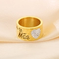 Gold hammered ring with Amo-te Mãe engraving and crystal heart on beige cloth - Gold Hammered Text Style (KR50301-K)