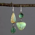 Boucles d'oreilles asymétriques en pierres vertes géométriques faites main - Style Pierre Naturelle Asymétrique / Vert