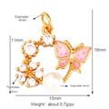 Pendentif papillon doré avec émail rose et perle incluant les dimensions précises - Style 4308 / Or