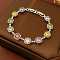 Detalle de pulsera vintage de circonita con piedras de colores y cierre plateado - Plata-Arcoíris Redondo