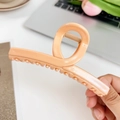 Grande pince à cheveux abricot pailletée avec effet perlé pour coiffure et maintien sûr - Droit Orange / 11.3cm