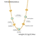 Tabla de medidas del collar corazón dorado con cristal azul sobre fondo blanco - Collar de piedra de vidrio azul claro dorado