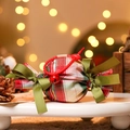 Sacchetto regalo di Natale in velluto scozzese rosso e verde con campanellino e fiocco - Busta per caramelle / Quadri Crema e Rosso