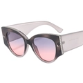Grijze cat-eye zonnebril met blauw-paarse gradiënt glazen en brede pootjes - C4 Grijze Gradiënt Frame Grijs Roze Lens