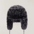 Primer plano de la suave textura de piel sintética gris y pelo largo del gorro ruso - Talla única / Zorro Negro Plateado
