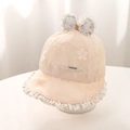 Detalle de gorro de sol para bebé con bordado de encaje blanco y un lazo floral - 48cm (5-20 meses) / Naranja