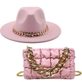 Roze breedgerande fedora hoed en bijpassende gewatteerde schoudertas met ketting - L (58-60cm) / Roze