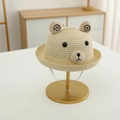 Vue détaillée du chapeau de paille pour enfants avec oreilles d'ours mignon - Chapeau Beige