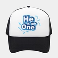 Detail der atmungsaktiven schwarzen Netzrückseite und 'He is the One' Druck auf Trucker Hat - Schwarz-Weiß "He is the One" (Farbe #14)