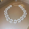 Collier ras du cou élégant en perles blanches en forme de fleur avec accents dorés - 26# Collier - Perle Écologique Petite Fleur