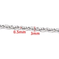 Macro-detail van 3mm roestvrijstalen geweven ketting met schakeldikte van 0,5mm - Staal Kleur Gesloten Vierkante Dubbel Geweven Ketting (0.5x3mm)