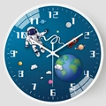 Runde blaue Astronauten-Wanduhr mit Weltraumraketen und Planeten für das Kinderzimmer - 3067 Weißer Rahmen