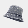 Detalle de sombrero tipo pescador en denim gris con bordado de margaritas y costura - M (56-58cm) / Azul oscuro
