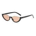 Occhiali da sole cat-eye retrò neri con lenti marroni e dettagli con rivetti - Montatura Nera Lenti Tè Chiaro