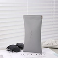 Custodia per occhiali grigia minimalista in pelle con chiusura a scatto e logo a gatto - Grigio elefante