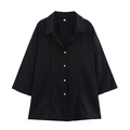 Gedetailleerd beeld van zwart linnen shirt met V-hals, knopen en korte mouwen in maat S - XS / Tops / Zwart