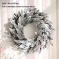 40cm Weihnachtskranz mit realistischen PE-Nadeln und weißer Schneebeflockung - Stil J 40cm