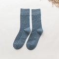 Calcetines azules de algodón acanalado con rayas verticales en un estilo minimalista - Talla única / Azul