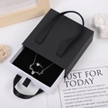 Set collana e anello renna in argento con zirconi in una scatola regalo a cassetto - 9x9x3.5cm (Per Collana Anello Orecchino) / Combinazione Bianco e Nero
