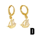 Dettaglio di orecchini a barca a vela in oro 18k con pavé di zirconi bianchi su sfondo bianco - Barca a Vela Oro