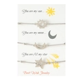 Driedelige roestvrijstalen armbandset met zon, maan en ster op een presentatiekaart - Zon Maan Sterren Set / Zilver