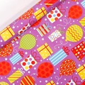 Papel de regalo de cumpleaños con globos y cajas sobre fondo morado temático - Regalo de Globo Púrpura