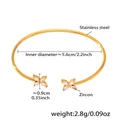 Détails d'un bracelet ajustable en acier inoxydable avec fleurs en zircone étincelante - Bracelet Trèfle Doré Zircon 5A (Z443)